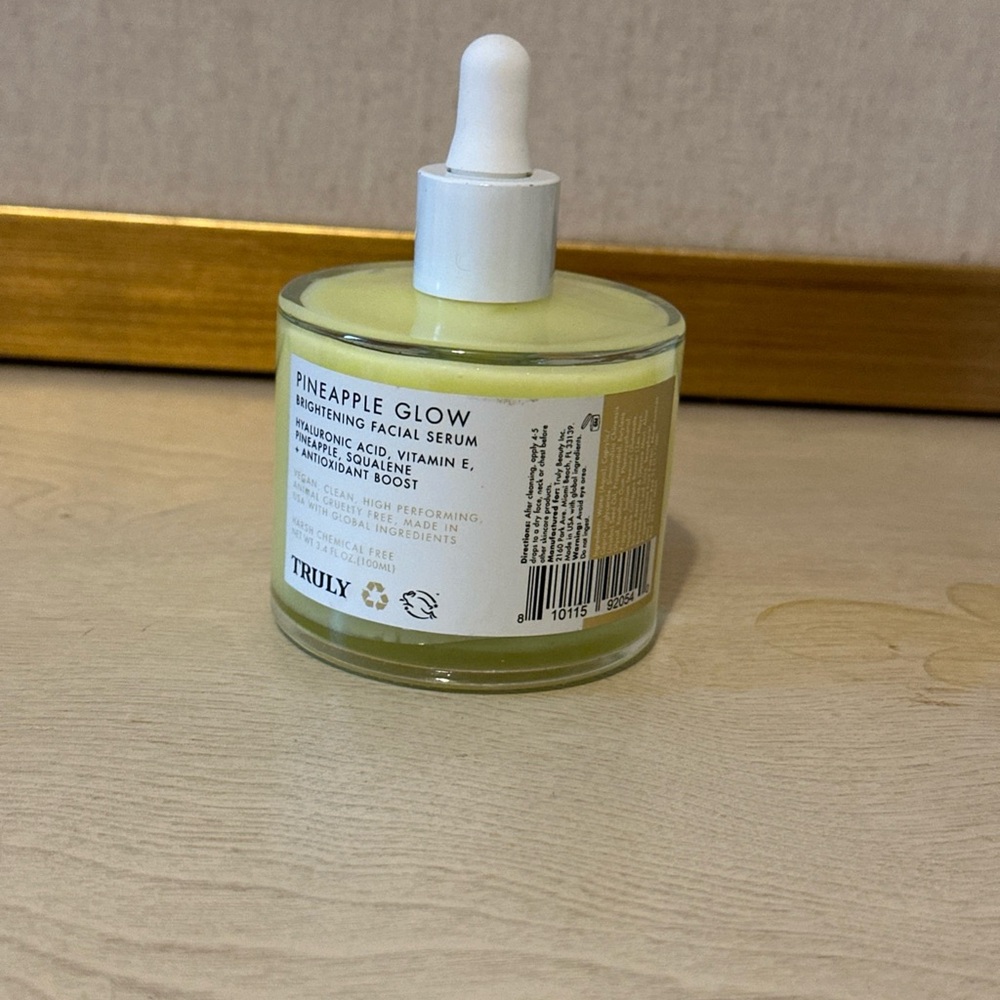 TRULY Pineapple Glow Brightening Facial Serum - Light Yellow